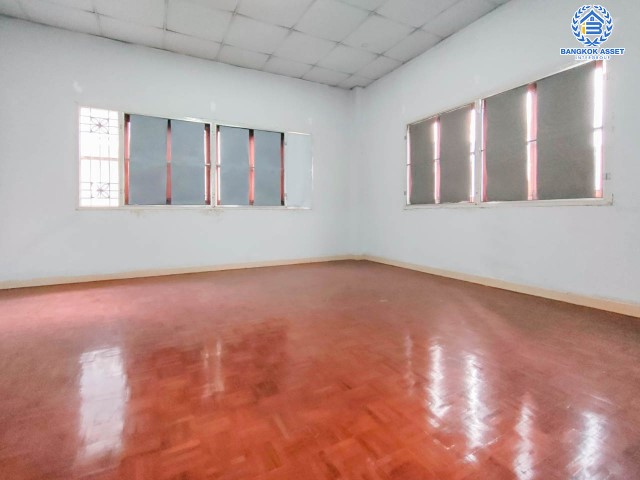 ทาวน์เฮ้าส์มือสองย่านนนทบุรี ม.นันทนาการ์เด้นท์ 1 ท่าอิฐ หลังมุม! บนเนื้อที่ 27.5 ตร.ว. ฟังก์ชัน 2 ห้องนอน 2 ห้องน้ำ 1 ที่จอดรถ แถมฟรี! 1 เครื่องทำน้ำอุ่น บ้านสวย ทำเลดีมาก เชื่อมต่อถ.ราชพฤกษ์, ถ.รัตนาธิเบศร์ ใกล้รถไฟฟ้าสายสีม่วง "สถานีบางรักน้อยท่าอิฐ" และทางด่วน "งามวงศ์วาน"